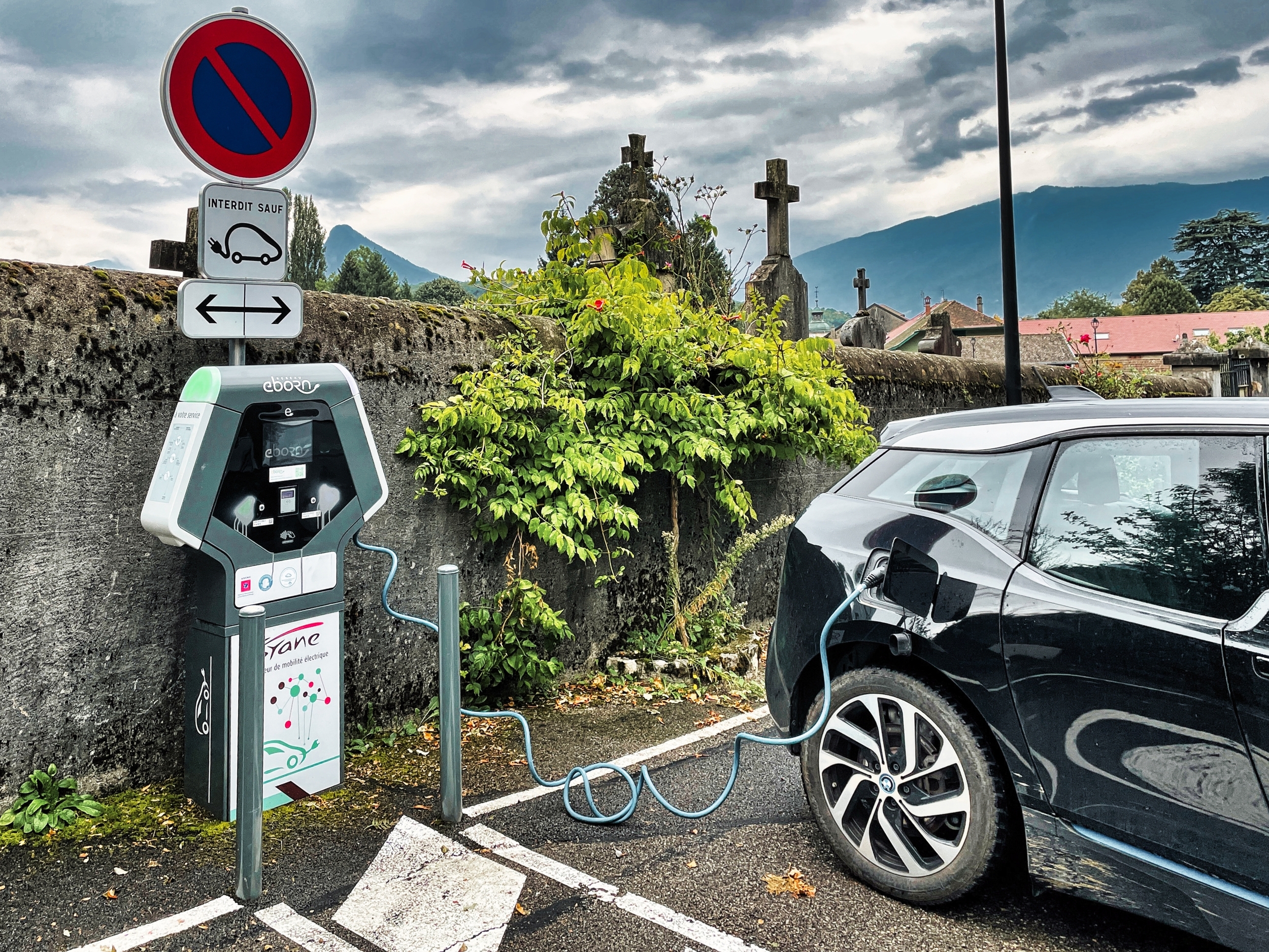 Vers beaucoup plus de bornes électriques en France, mais il y a une condition...