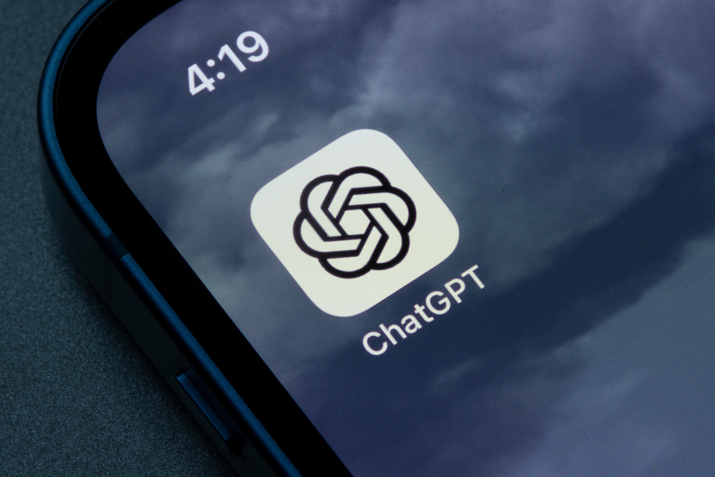 Logo ChatGPT sur smartphone