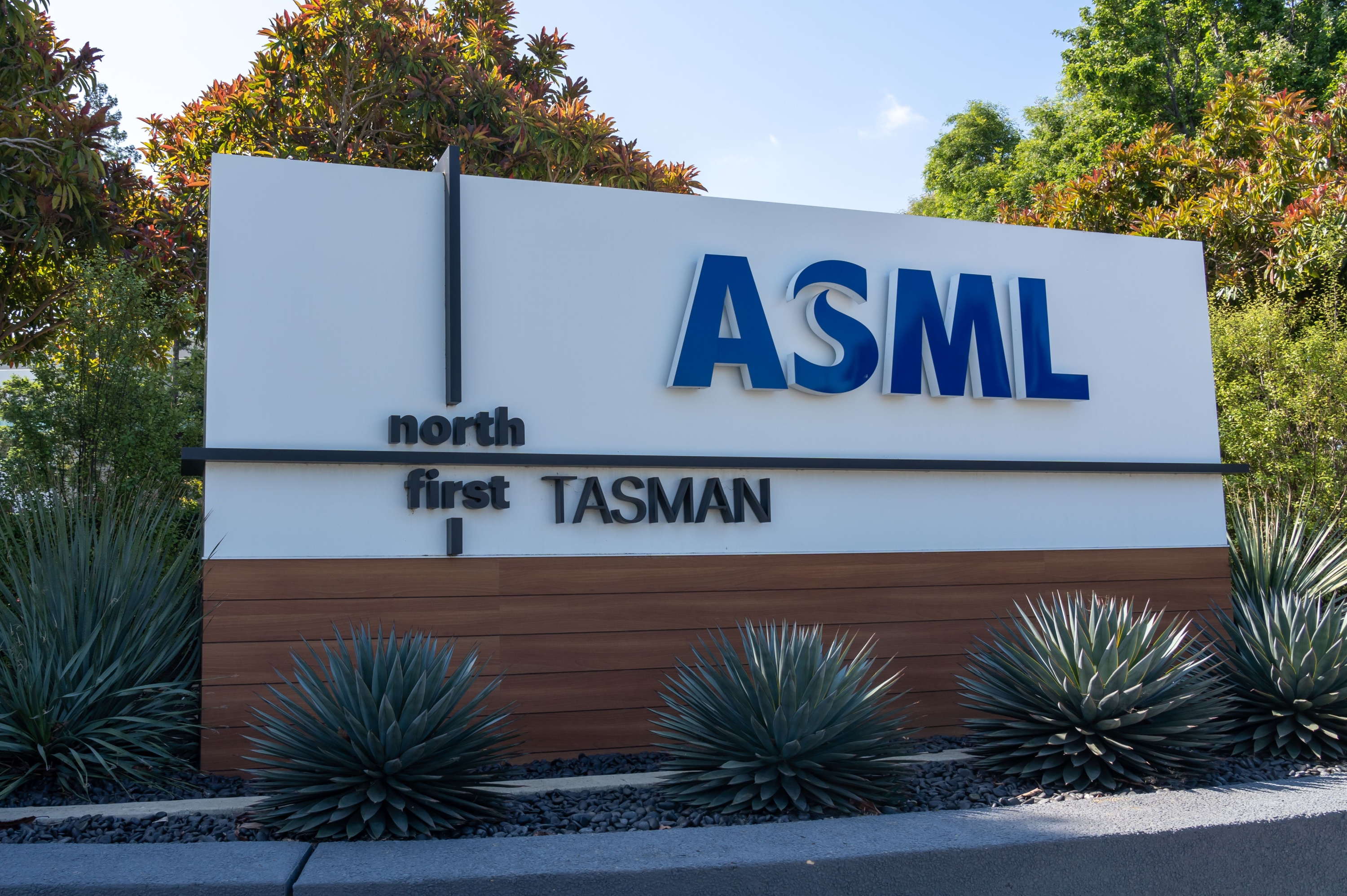 Les précieuses machines ASML pourront être désactivées chez TSMC en cas de conflit entre Taïwan et la Chine