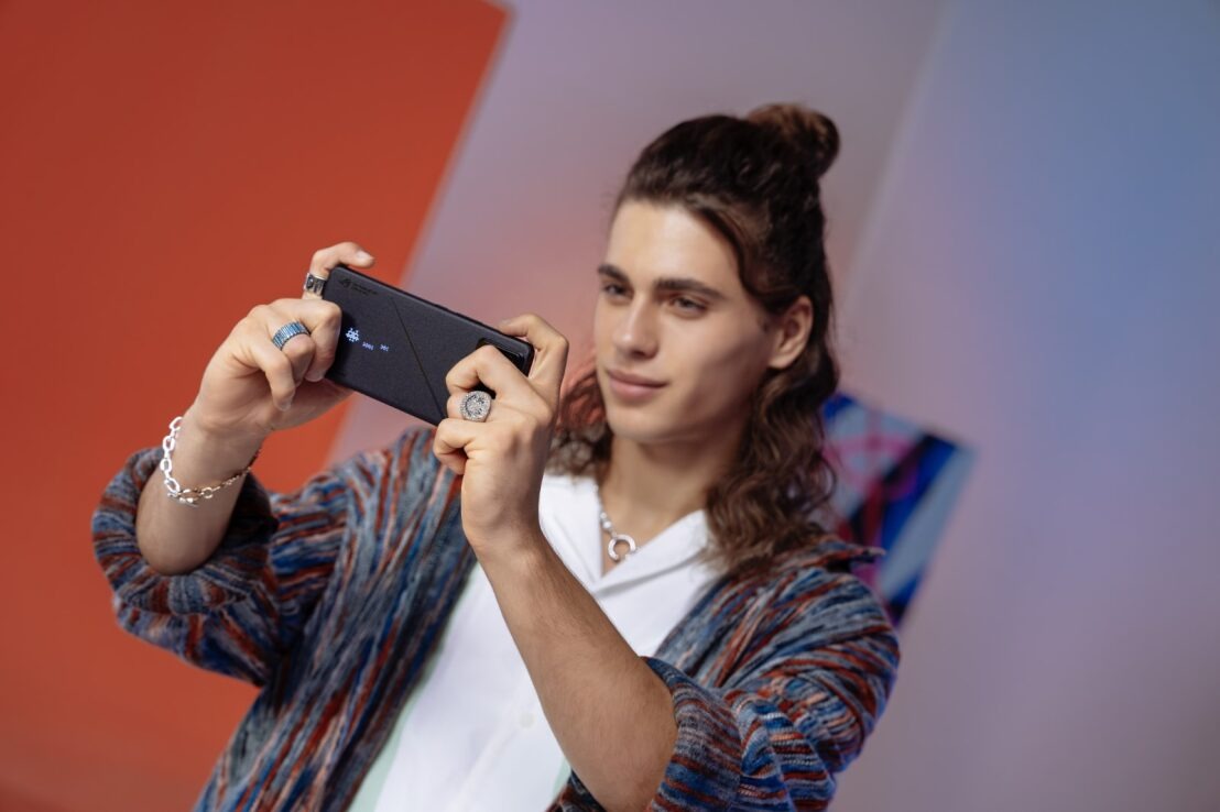 Nouveau design, nouvelles caméras, performances décoiffantes : le Asus ROG Phone 8 se dévoile