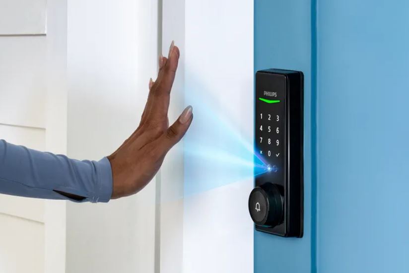 CES 2024 : la nouvelle serrure connectée de Philips vous permet d'ouvrir votre porte avec un scan de votre main