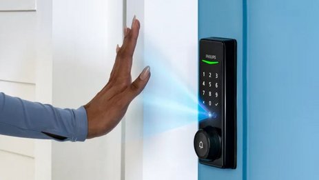 CES 2024 : la nouvelle serrure connectée de Philips vous permet d’ouvrir votre porte avec un scan de votre main