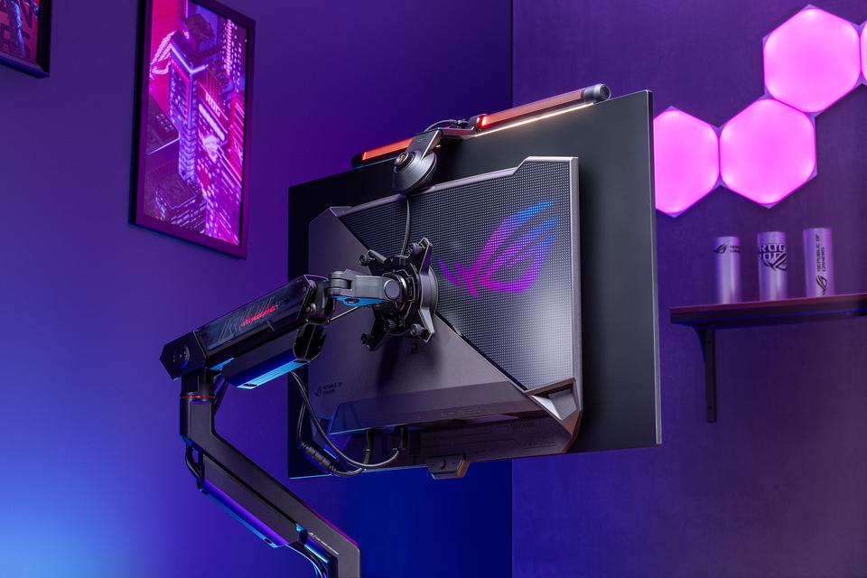 Asus ROG CES 2024 LED arm and bar © Asus