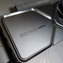 Test NVIDIA GeForce RTX 4070 SUPER FE : plus rapide et plus économe, que demande le peuple ?
