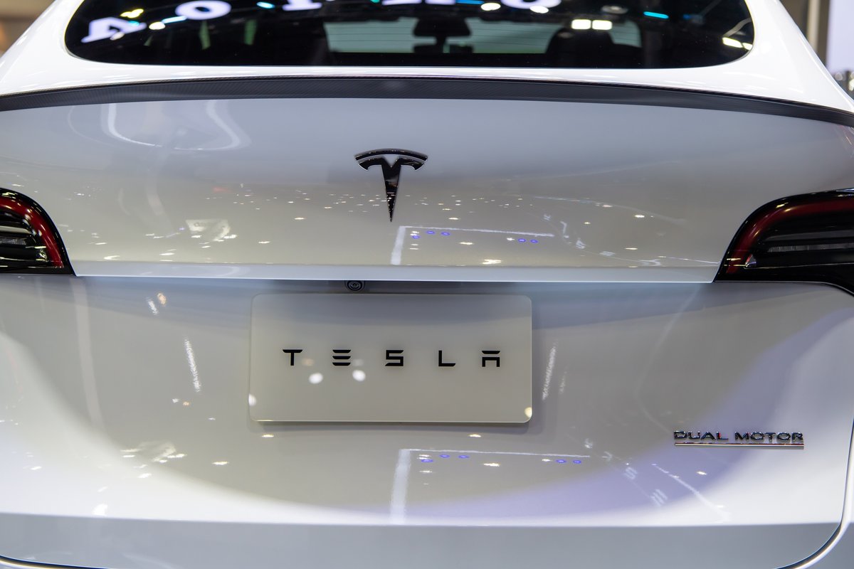 Tesla va licencier une partie de ses employés © Chatchai Somwat / Shutterstock
