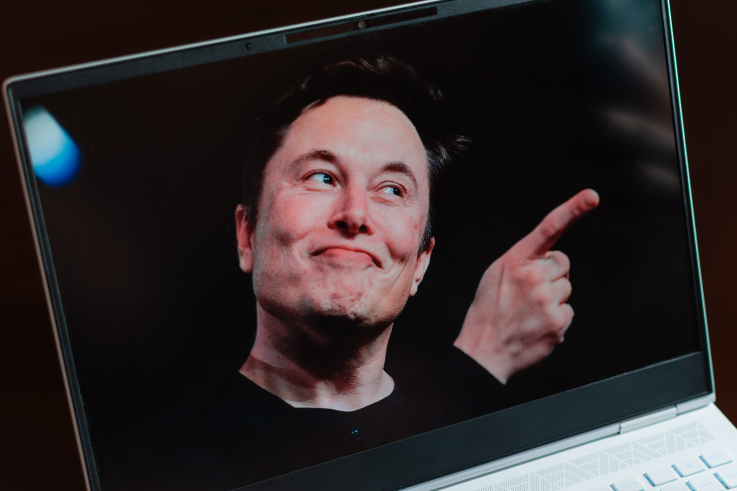 Sur X, Elon Musk est accusé de censurer des internautes... pro-Trump !