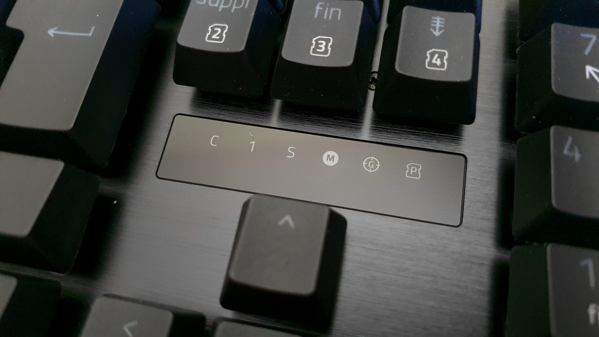 Au centre du clavier, les LED de verrou numérique, majuscule... © Nerces pour Clubic