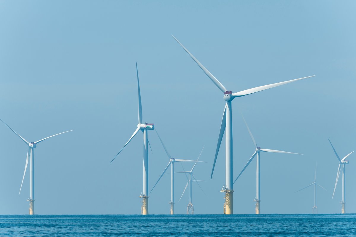 Des systèmes éoliens offshore © Jack Hong / Shutterstock.com