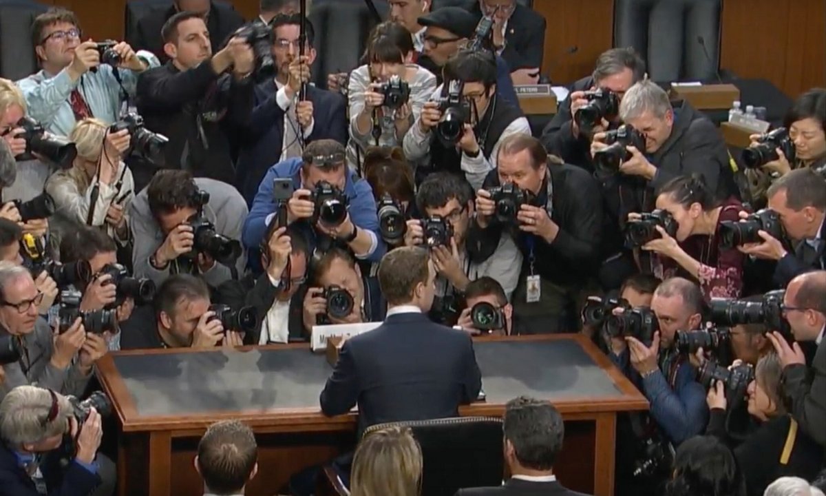 Mark Zuckerberg convoqué devant le Congrès américain en 2018 © ahhhnice / Flickr