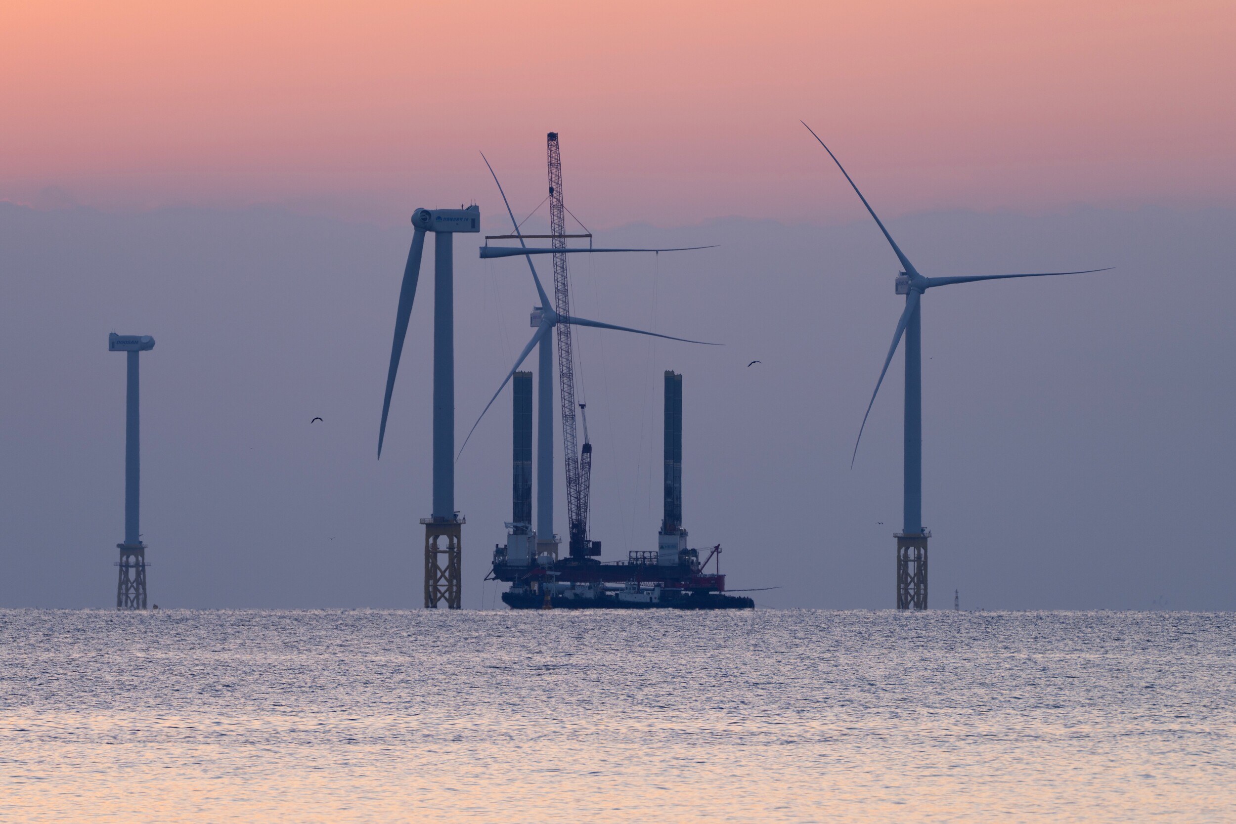 Les puissants États-Unis ont un mal fou à installer des éoliennes en mer, la faute à une loi de 1920 !