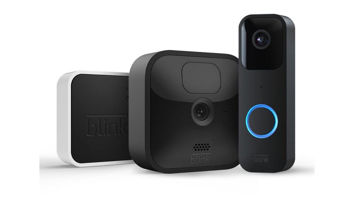 Le kit Blink avec la caméra Blink Outdoor, la Blink Video Doorbell et le Blink Sync
