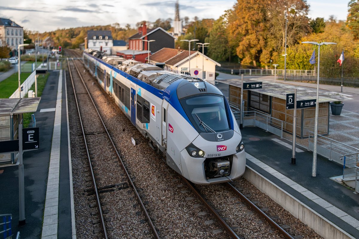 Train interurbain de la SNCF en Normandie © Leitenberger Photography / Shutterstock.com