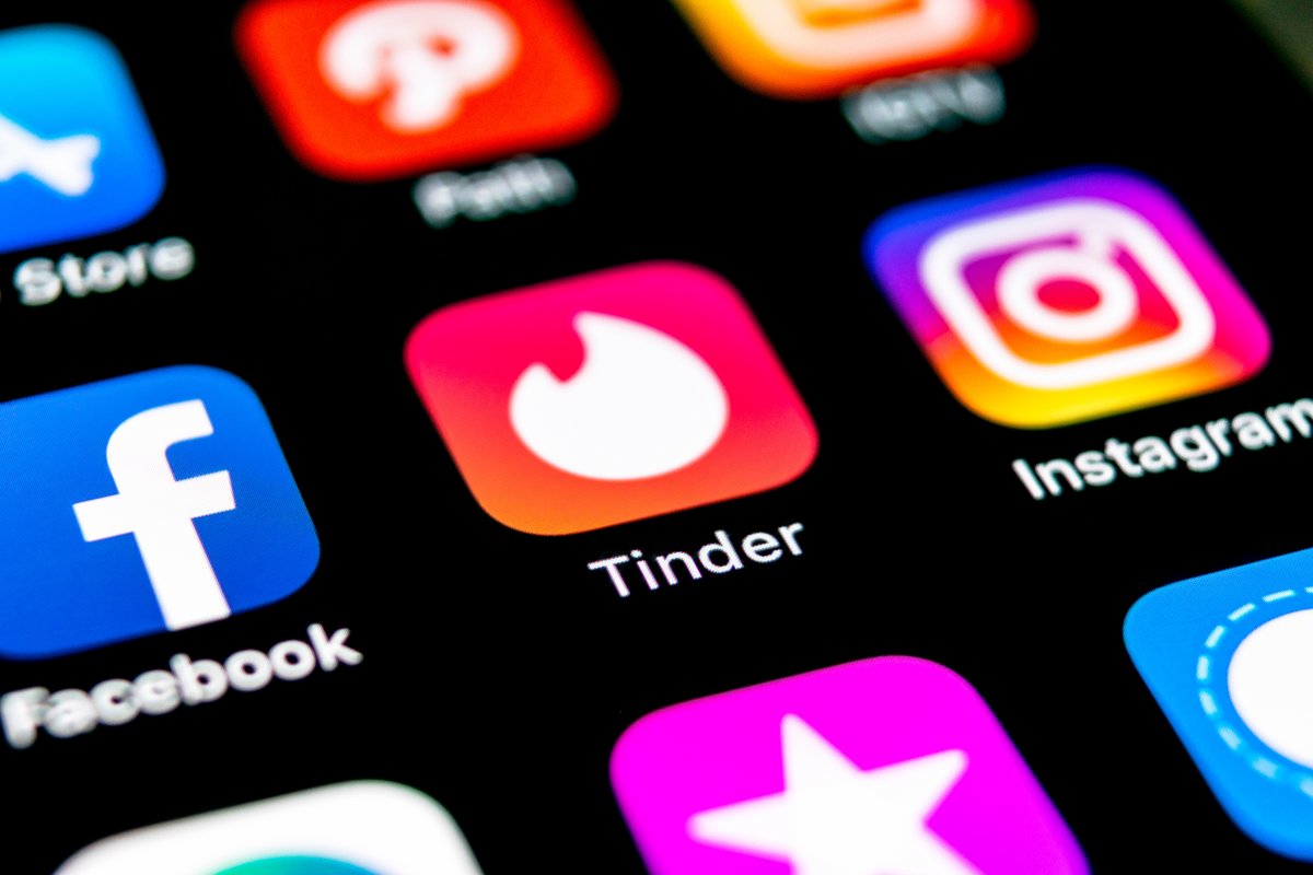 L'app Tinder va vous permettre de partager les infos concernant vos rencards © BigTunaOnline / Shutterstock