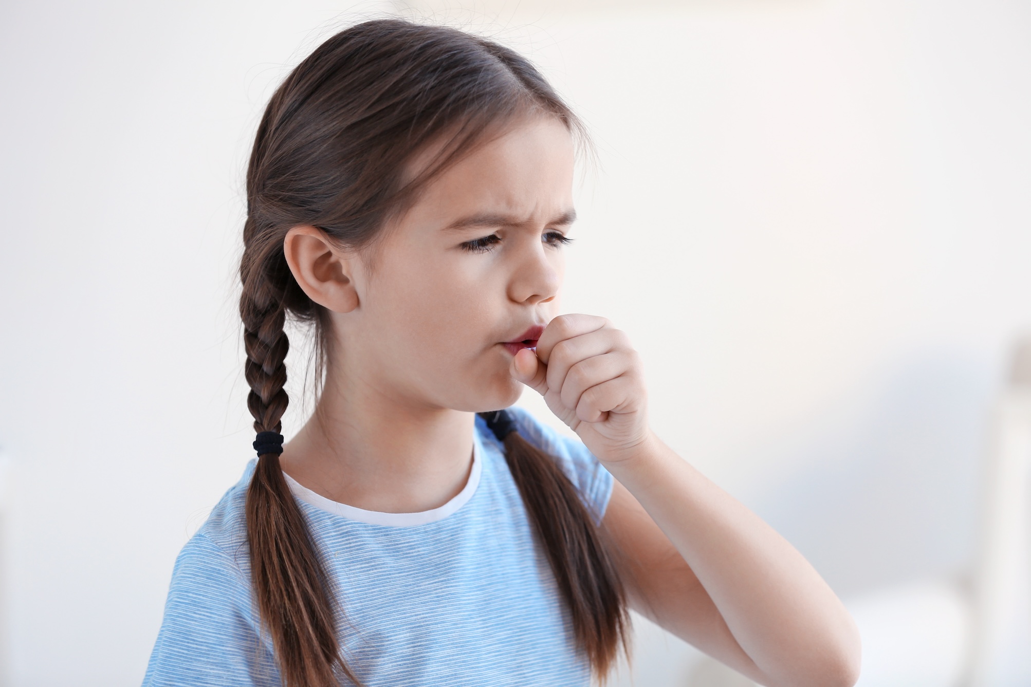 Les voitures électriques polluent moins une fois sur la route, et les poumons de vos enfants vous en remercient