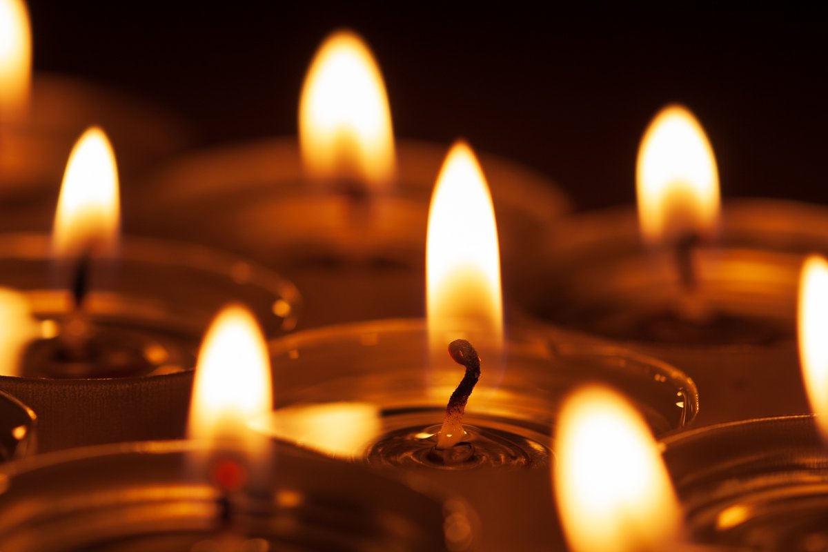 Flammes de bougies © Pavel_Klimenko / Shutterstock