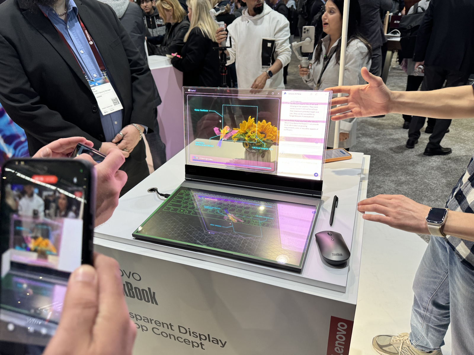 MWC 2024 : Lenovo se lance dans la course des écrans transparents avec son nouveau prototype de PC