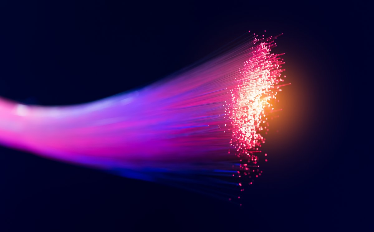  La fibre optique pourrait-elle être l'alliée des ordinateurs du futur ? © asharkyu / Shutterstock