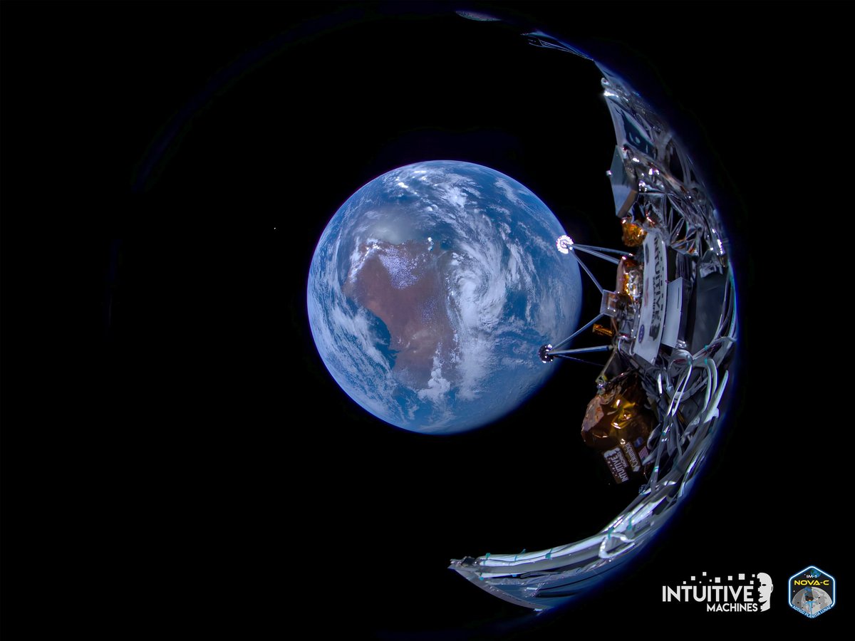 La Terre, observée quelques poignées de minutes après l'éjection de l'atterrisseur, déjà en route pour la Lune. © Intuitive Machines