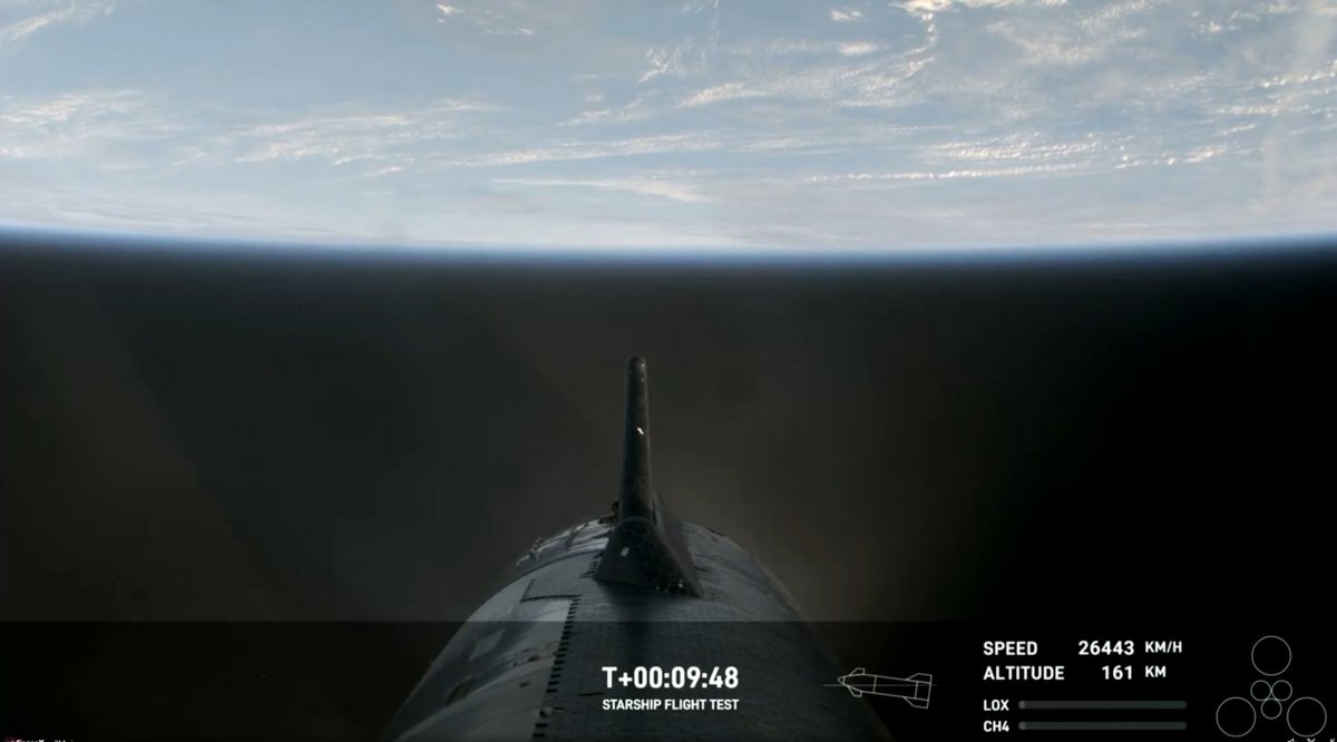 L'une des images marquantes de ce troisième vol de Starship, l'énorme vaisseau de SpaceX loin au-dessus de la Terre. © SpaceX