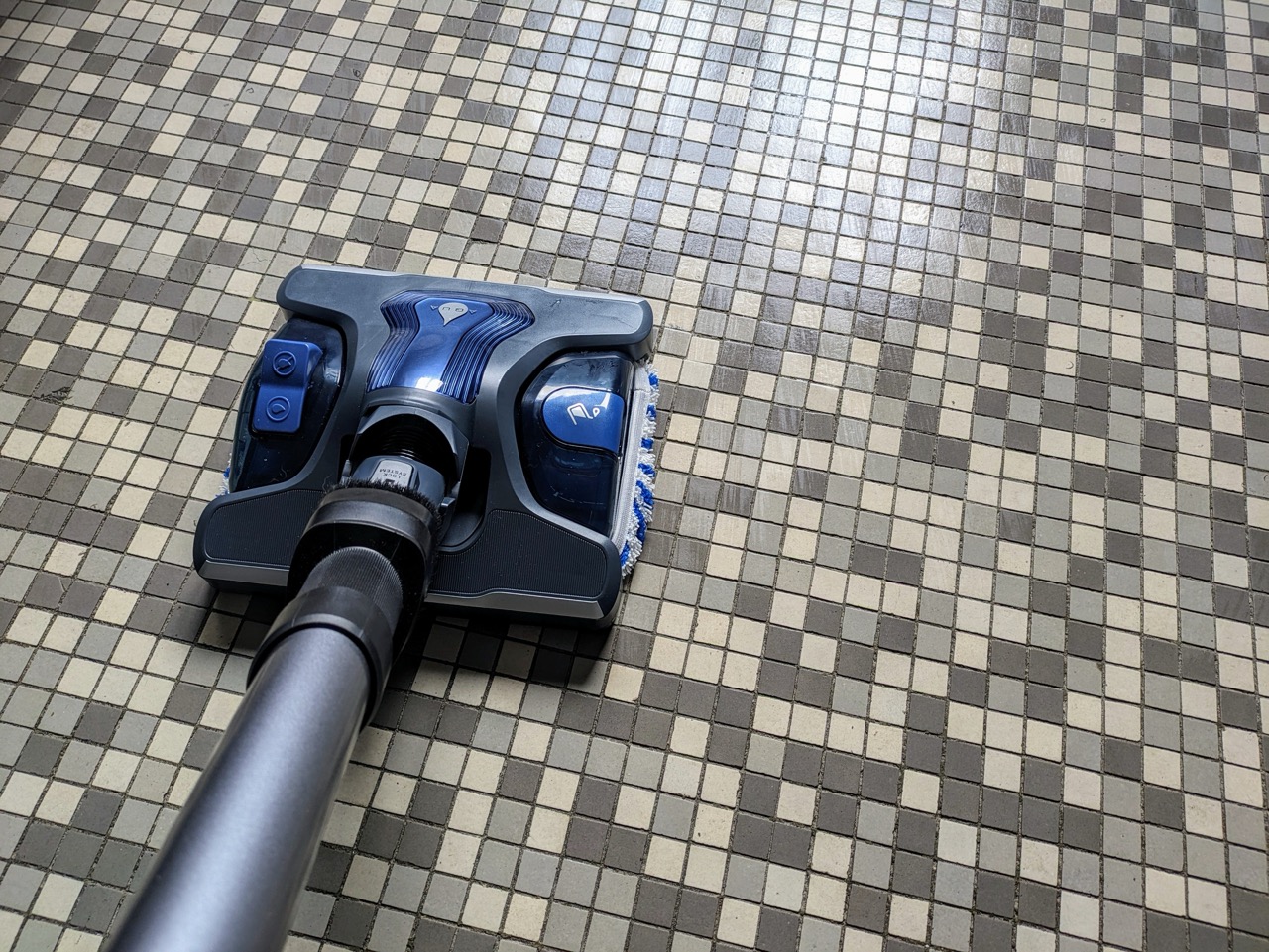 Comment bien utiliser un aspirateur laveur sans laisser de traces ou d'auréoles sur le sol ?