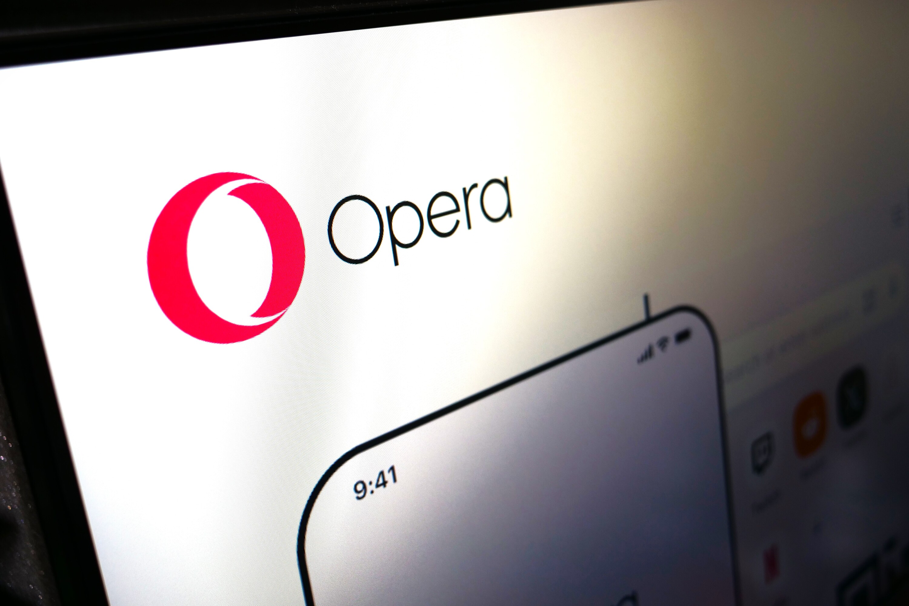 Opera pour Android intègre désormais la génération d'images et un flux de podcasts par IA