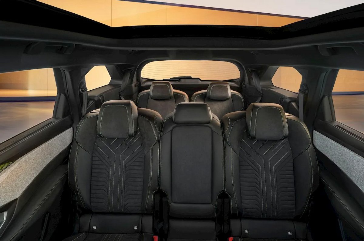 The interior is particularly spacious, even for 7 people © Peugeot