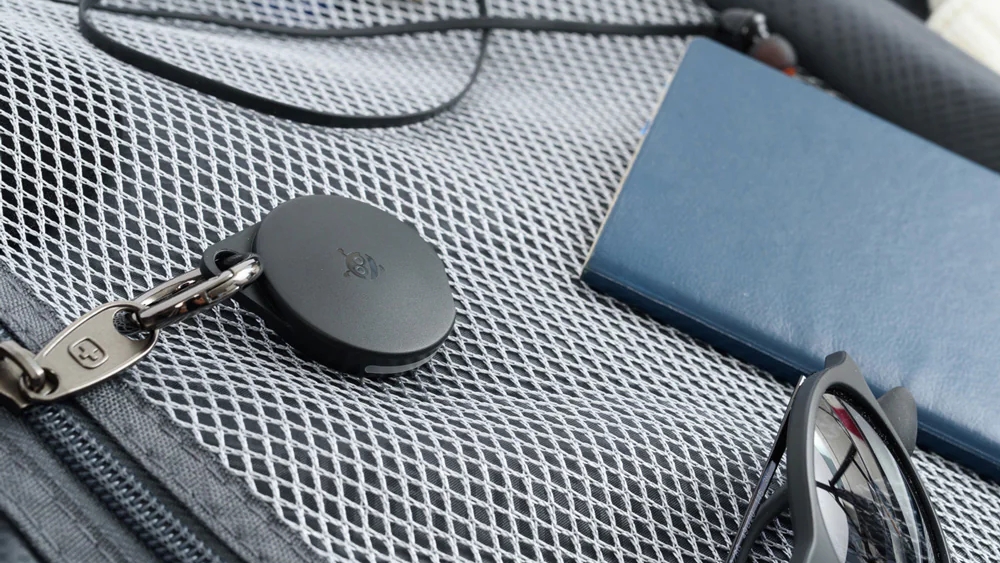 Google lance enfin ses concurrents aux Airtag d'Apple et réserve une surprise aux propriétaires de Pixel 8/8 Pro