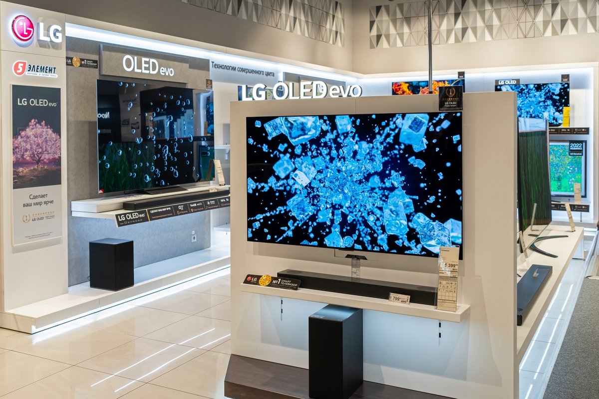 Des TV LG dans un magasin d'électronique © 8th.creator / Shutterstock