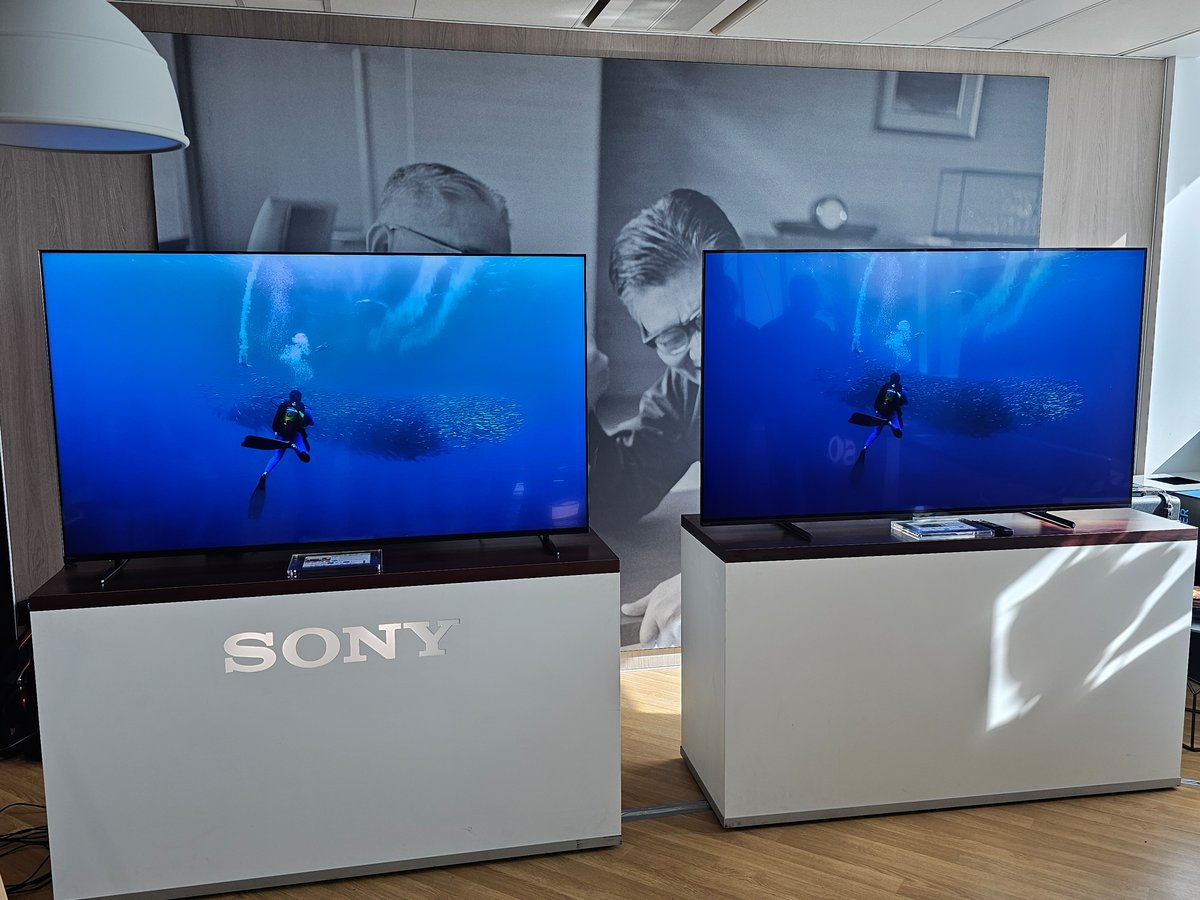 Le Sony BRAVIA 7 (Mini-LED) à gauche, et le A80L (OLED) à droite © Matthieu Legouge pour Clubic
