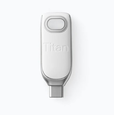 Le Pack Titan Google comprend une clé USB-C/NFC - © Google
