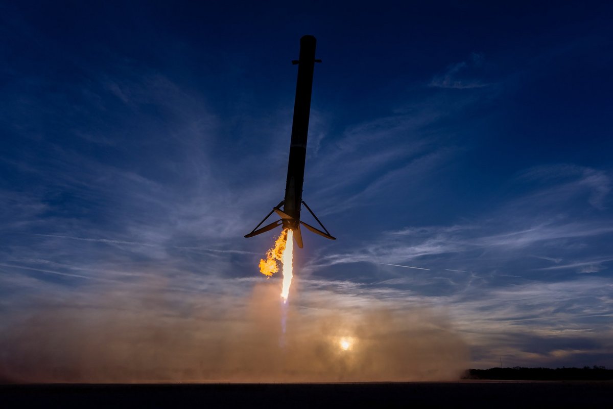 Un étage de fusée Falcon 9 se pose à Terre en Floride. L'un d'eux a réussi à revenir pour la 20e fois © SpaceX