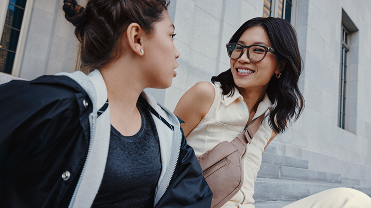 Une femme qui porte les lunettes de réalité augmentée de Meta © Meta