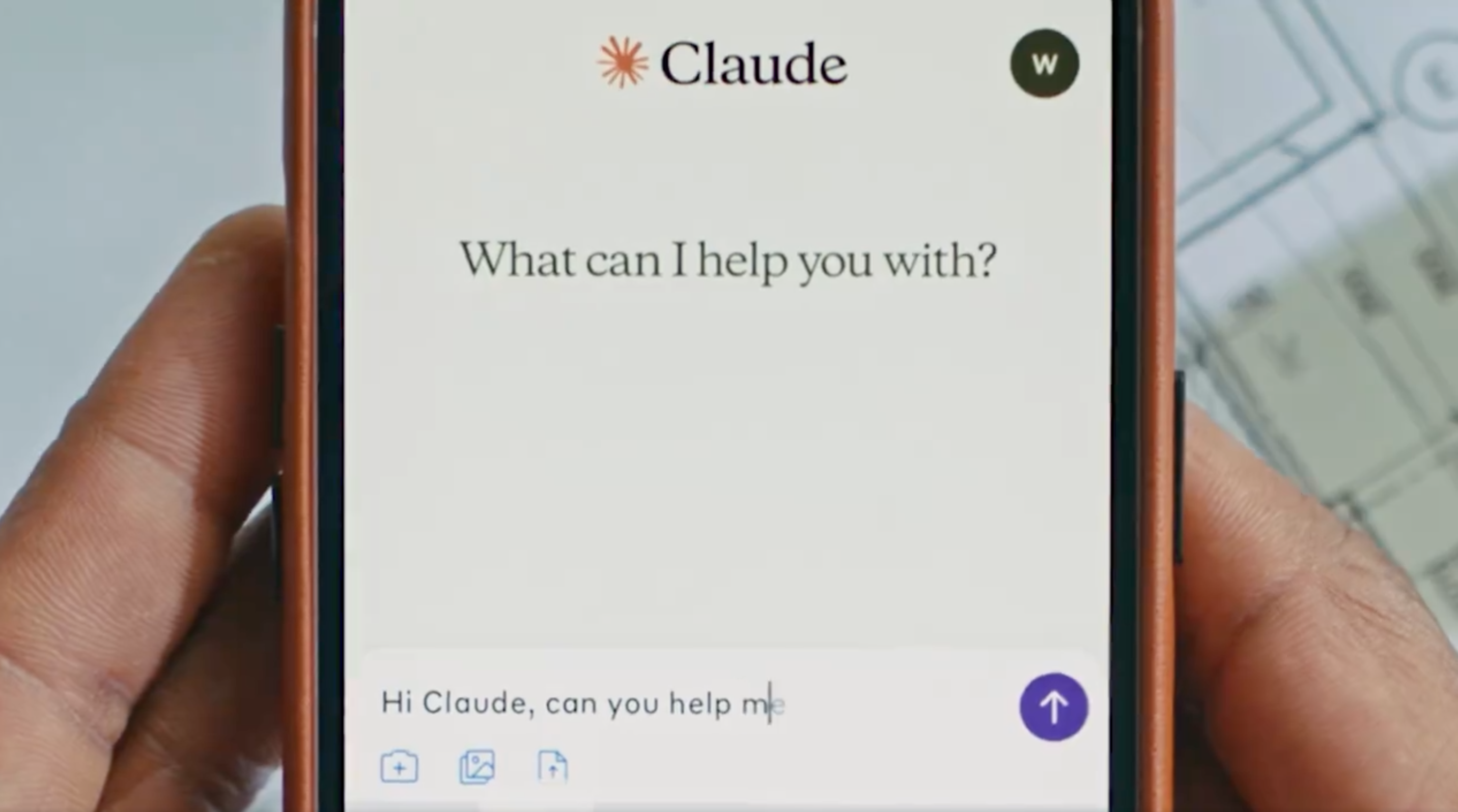 Anthropic publie son appli mobile Claude : tout ce qu'on peut faire avec