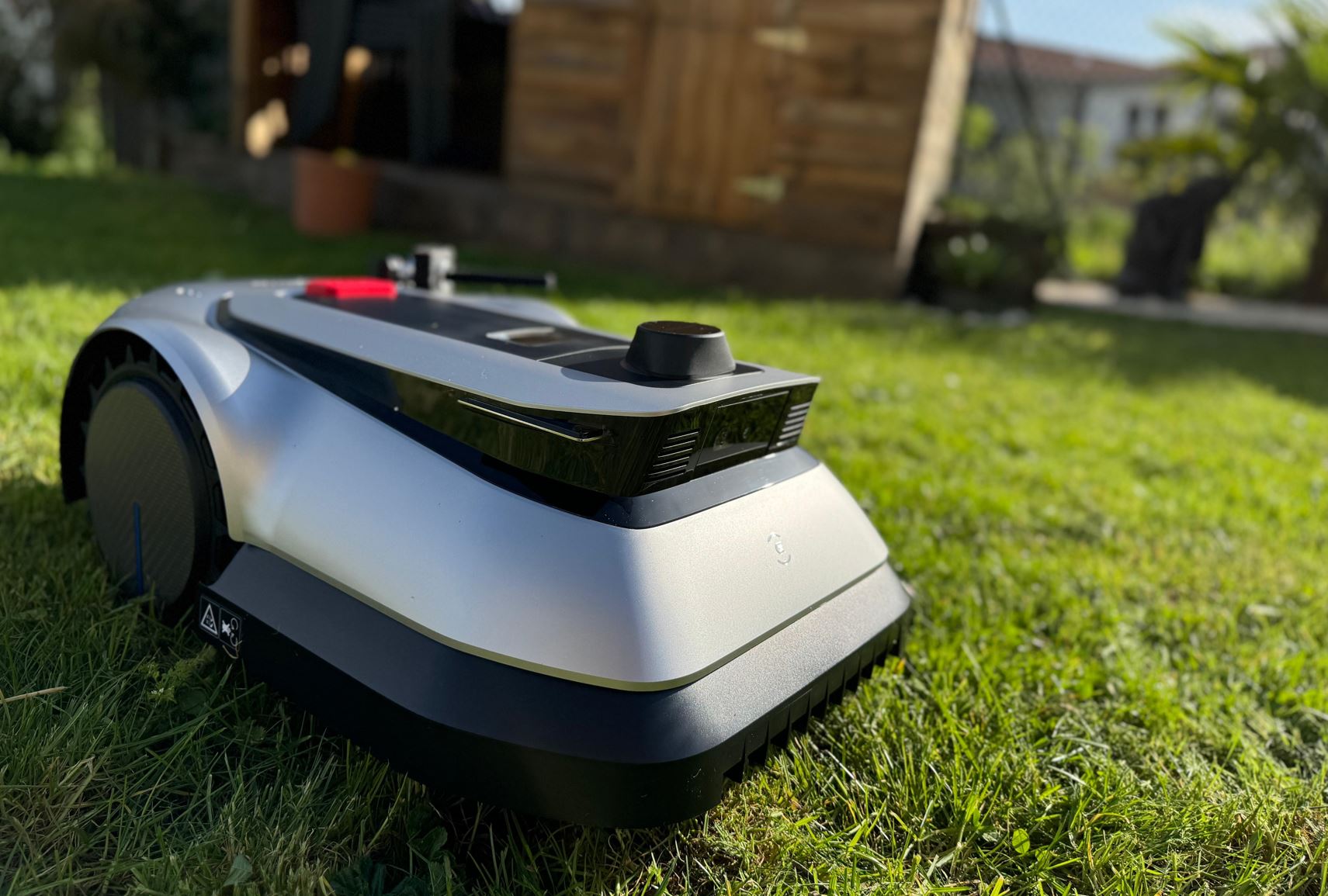 L'Ecovacs Goat G1-2000 rejoint notre comparatif des meilleurs robots tondeuses