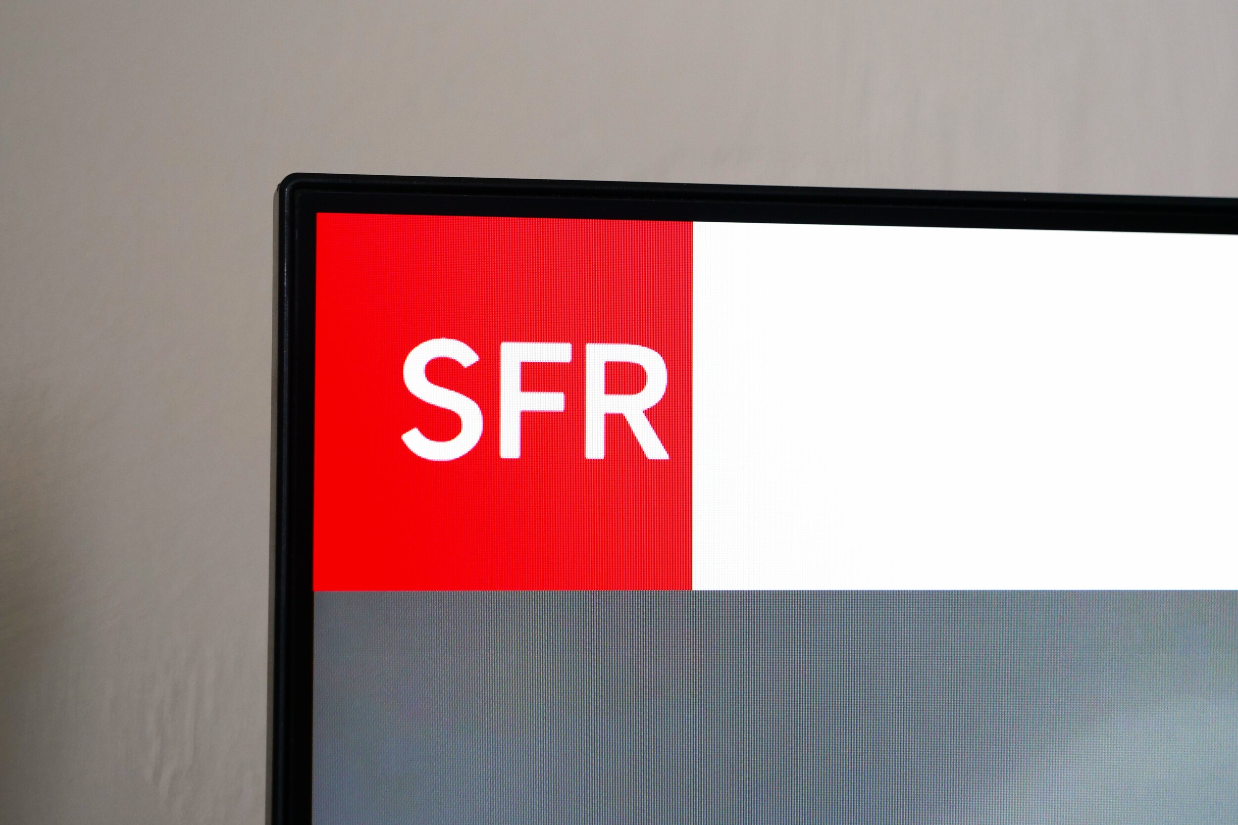 SFR va devoir donner 10 millions d'euros à Orange pour des impayés d'électricité et de fibre optique