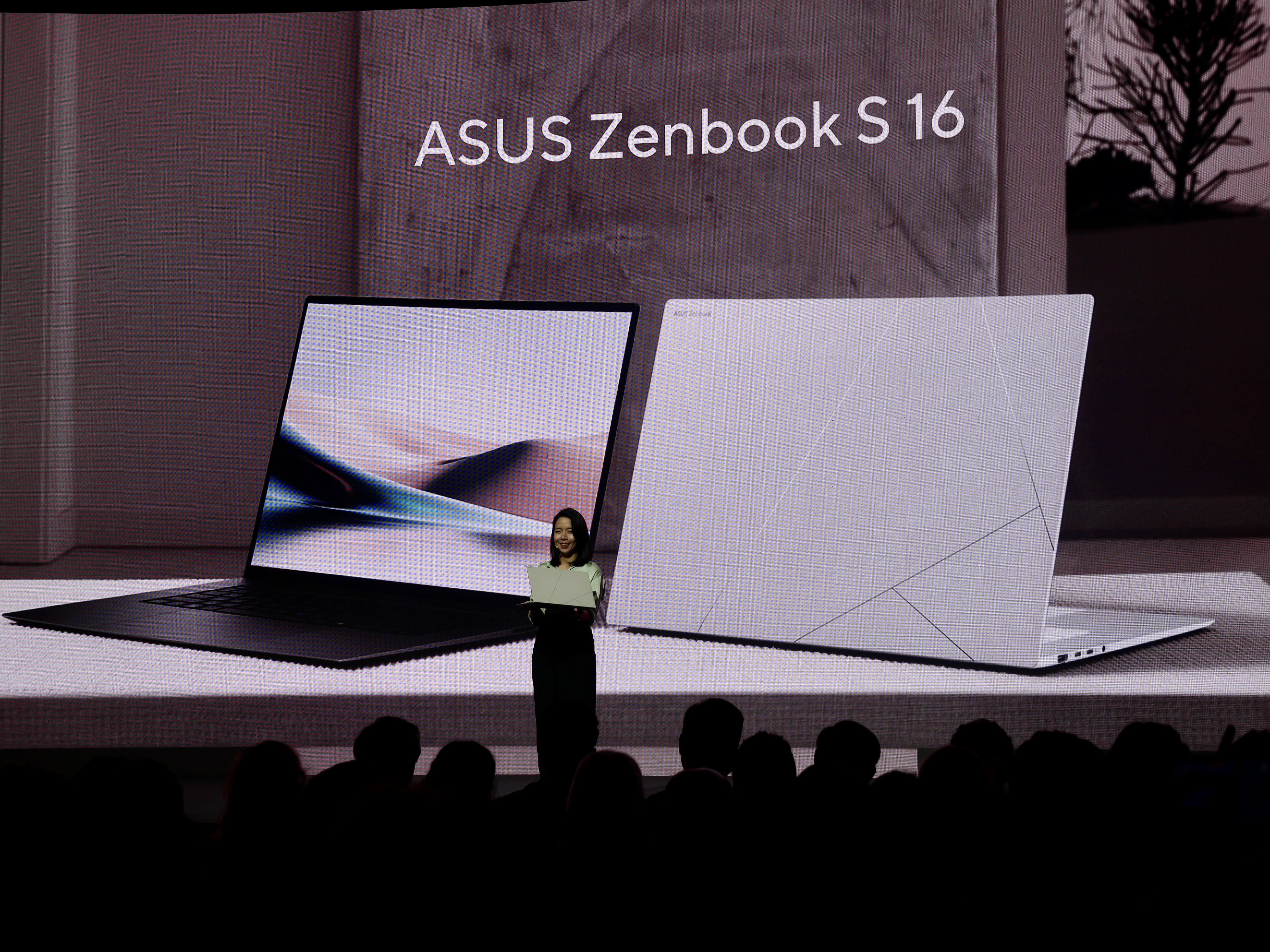 On a pris en main le nouveau Zenbook S16 : l'un des plus beaux PC jamais lancés par ASUS