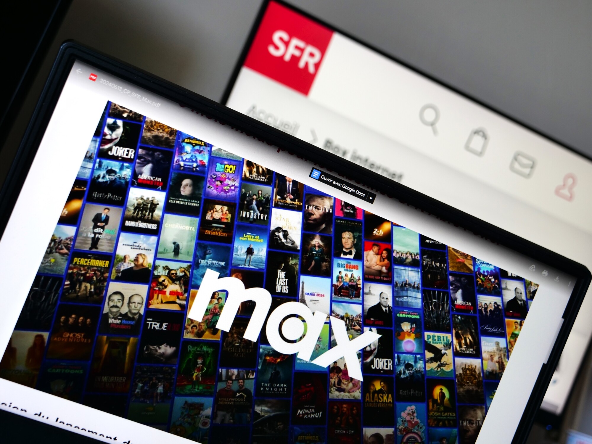 SFR offre le service de streaming Max pendant 6 mois, et fait mieux qu'Orange et Free