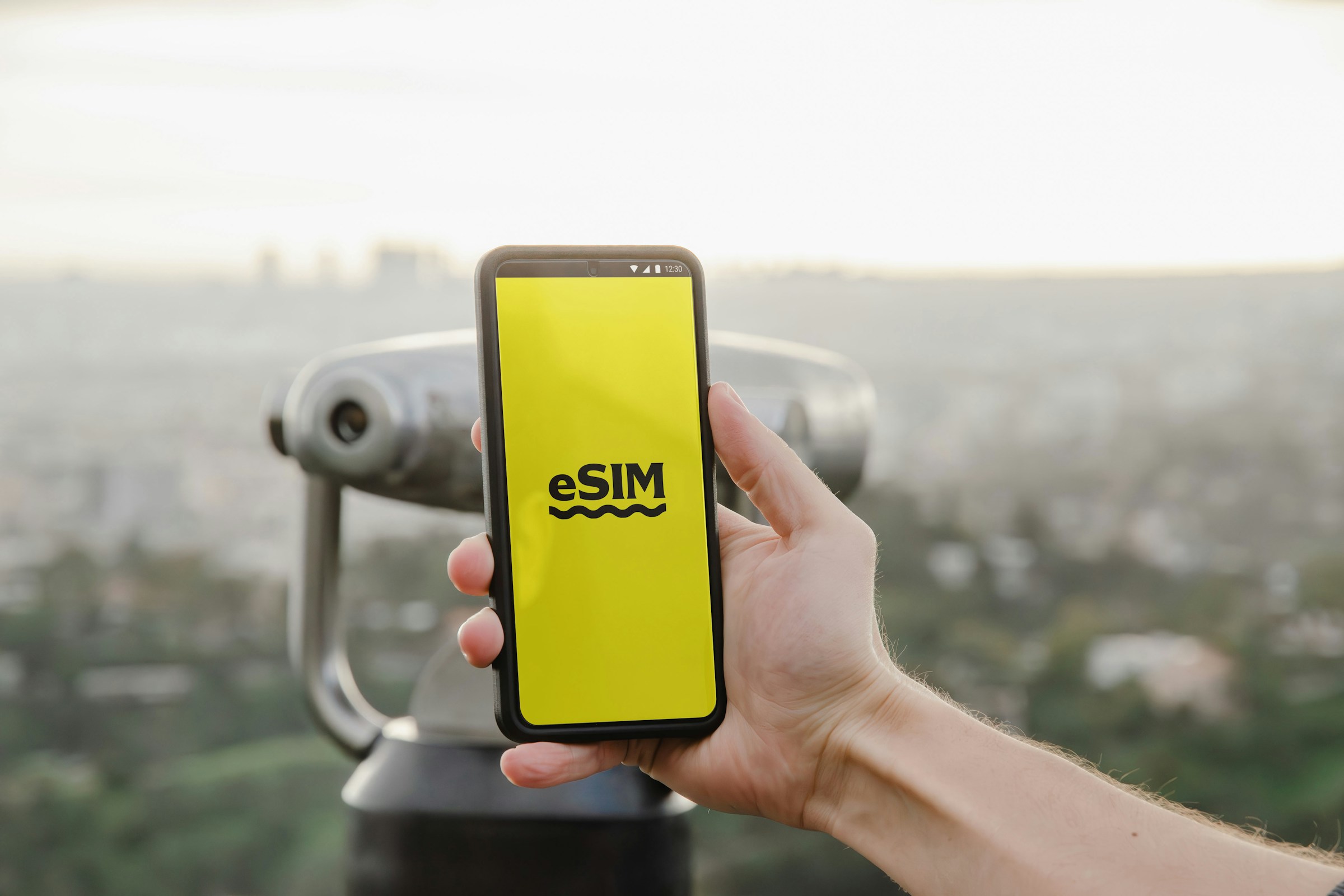 Tout savoir sur l'eSIM : forfaits, appareils compatibles et guides pratiques
