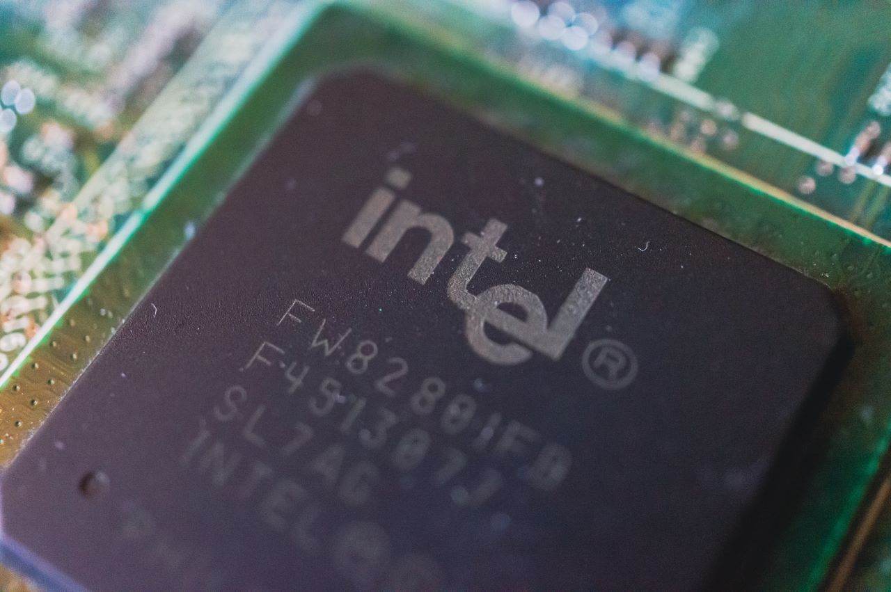 Les processeurs Intel touchés par une faille aussi compliquée à prononcer qu'à corriger