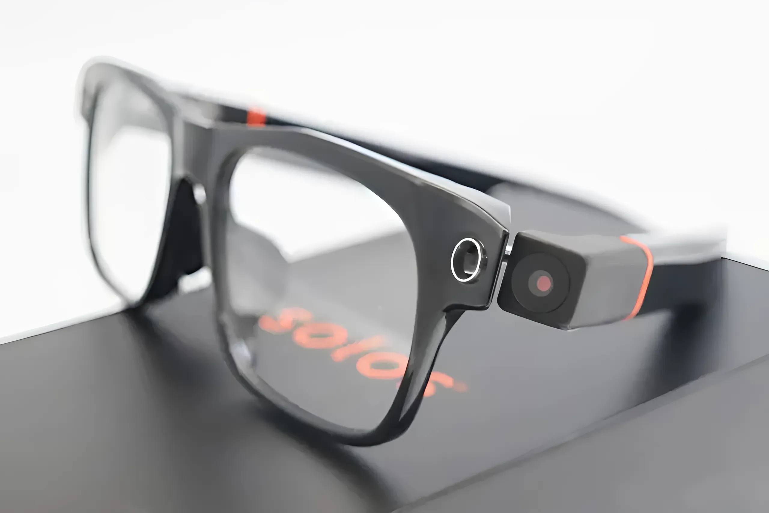 Dotées de ChatGPT-4o, ces lunettes connectées veulent faire de l'ombre aux Ray-Ban de Meta