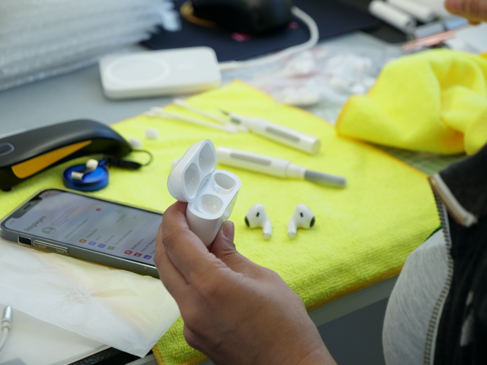 Fini le neuf ! Facilement égarés, les AirPods d'Apple deviennent des stars du reconditionné