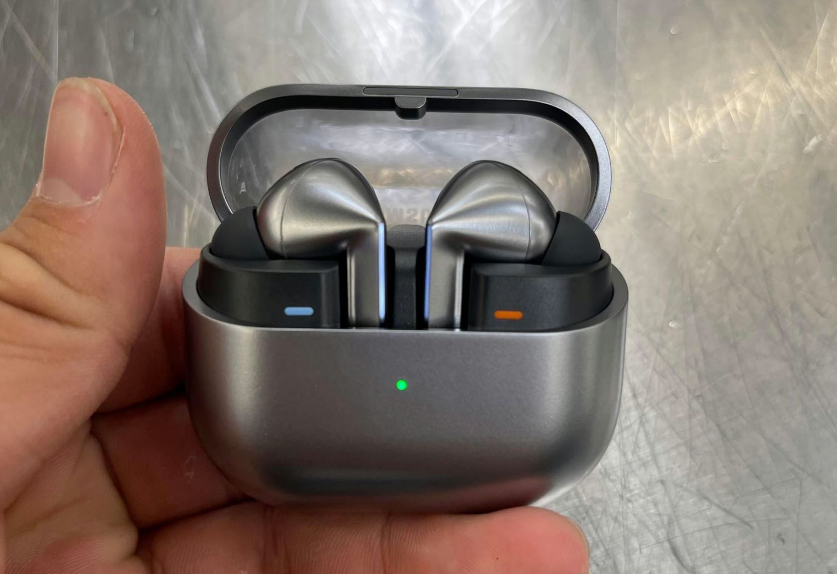 Le design des écouteurs Samsung Galaxy Buds 3 Pro se confirme à moins d'une semaine de leur lancement