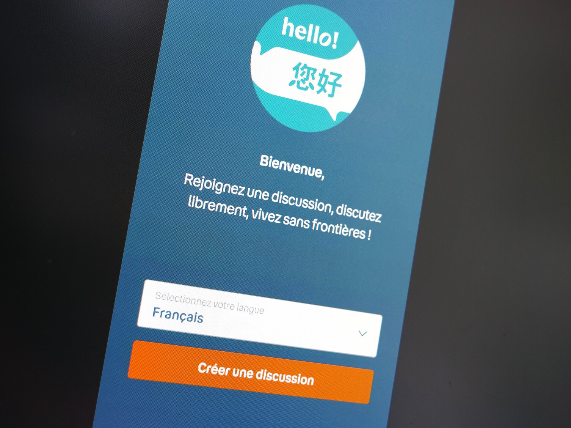 Bouygues Telecom explique comment ses conseillers, en boutique, parviennent à dialoguer dans toutes les langues