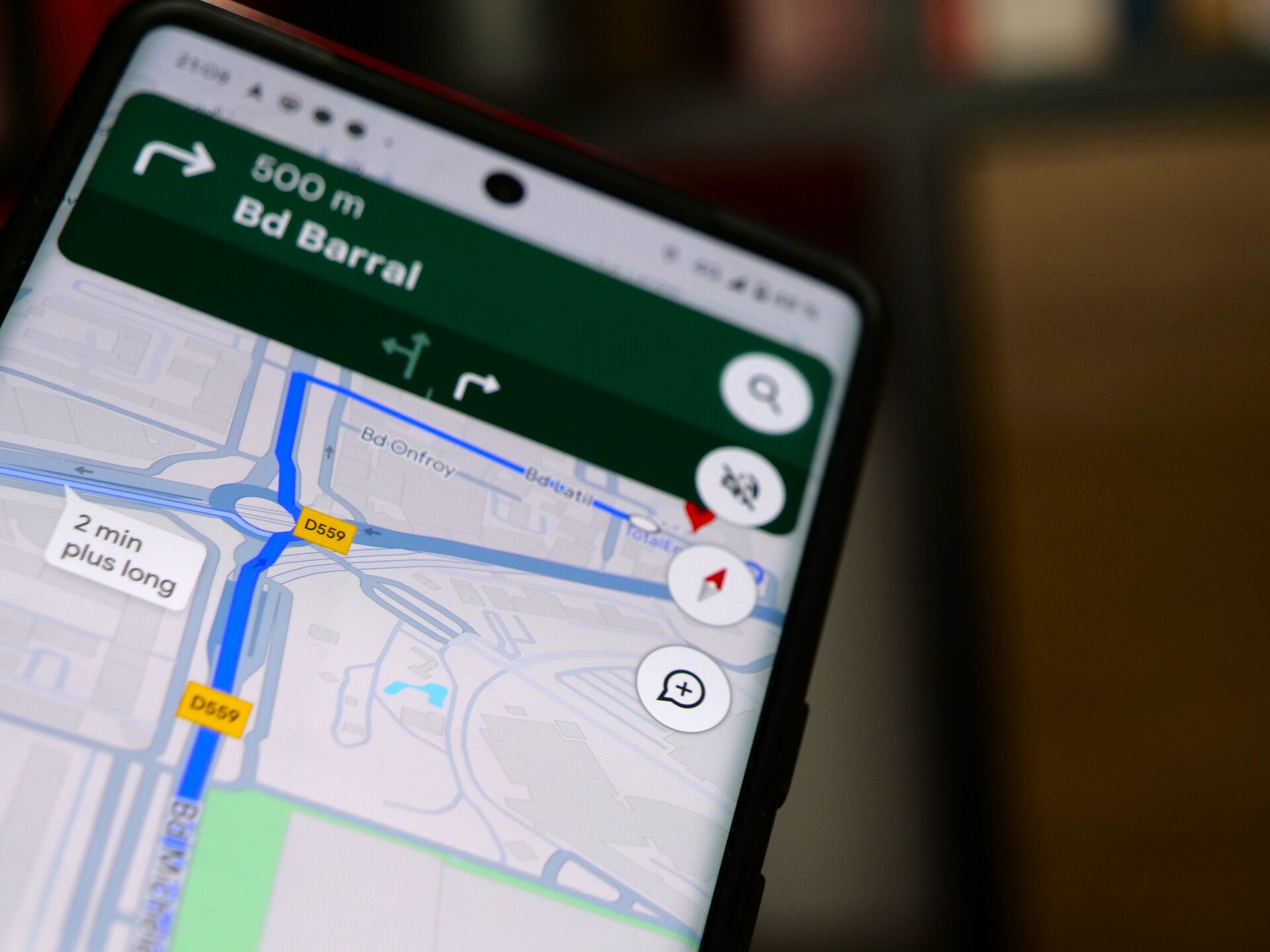 Non, Google Maps ne permet pas de signaler les radars mobiles en France