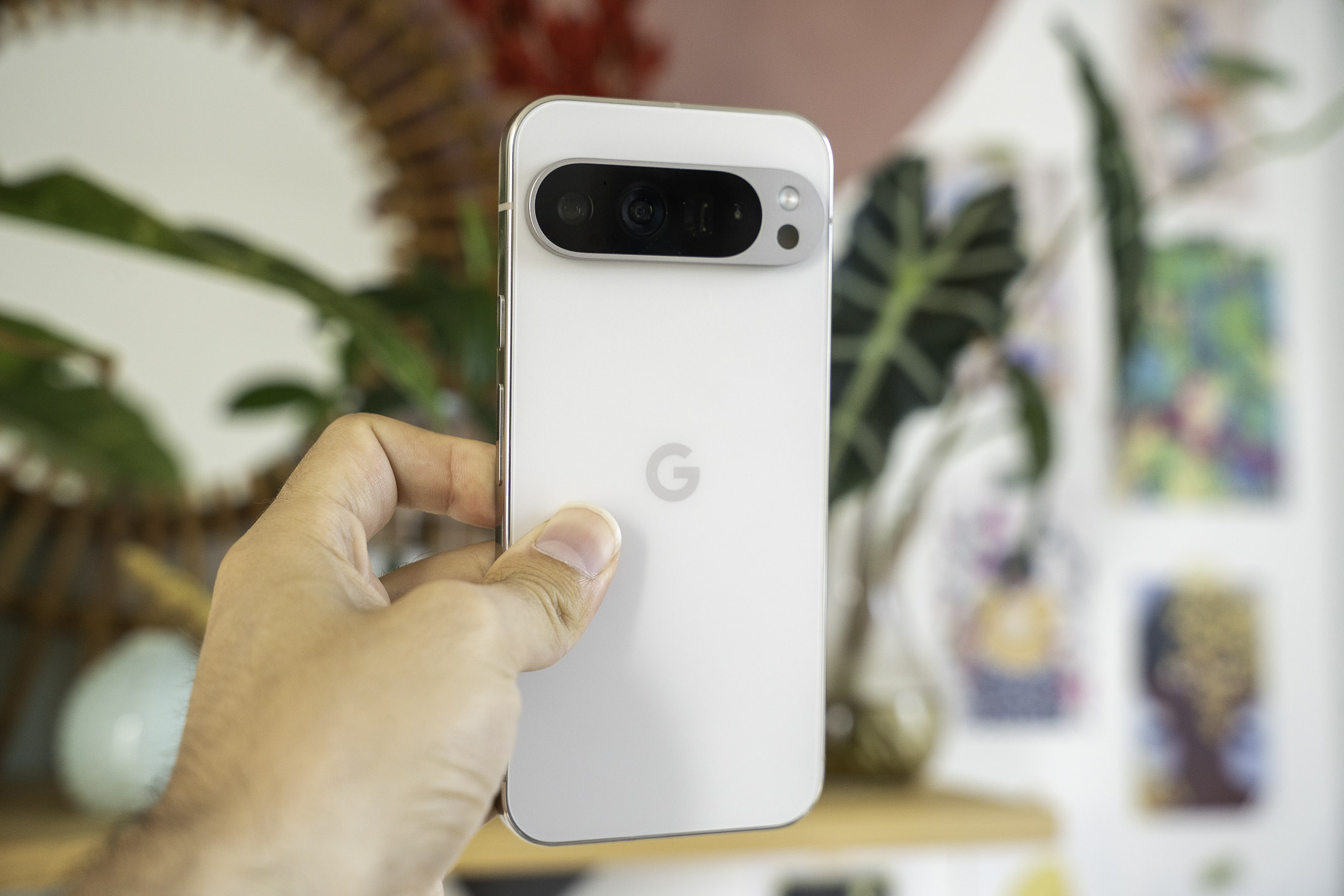 Le Pixel 9a fuite en images avec un design différent du reste de la gamme