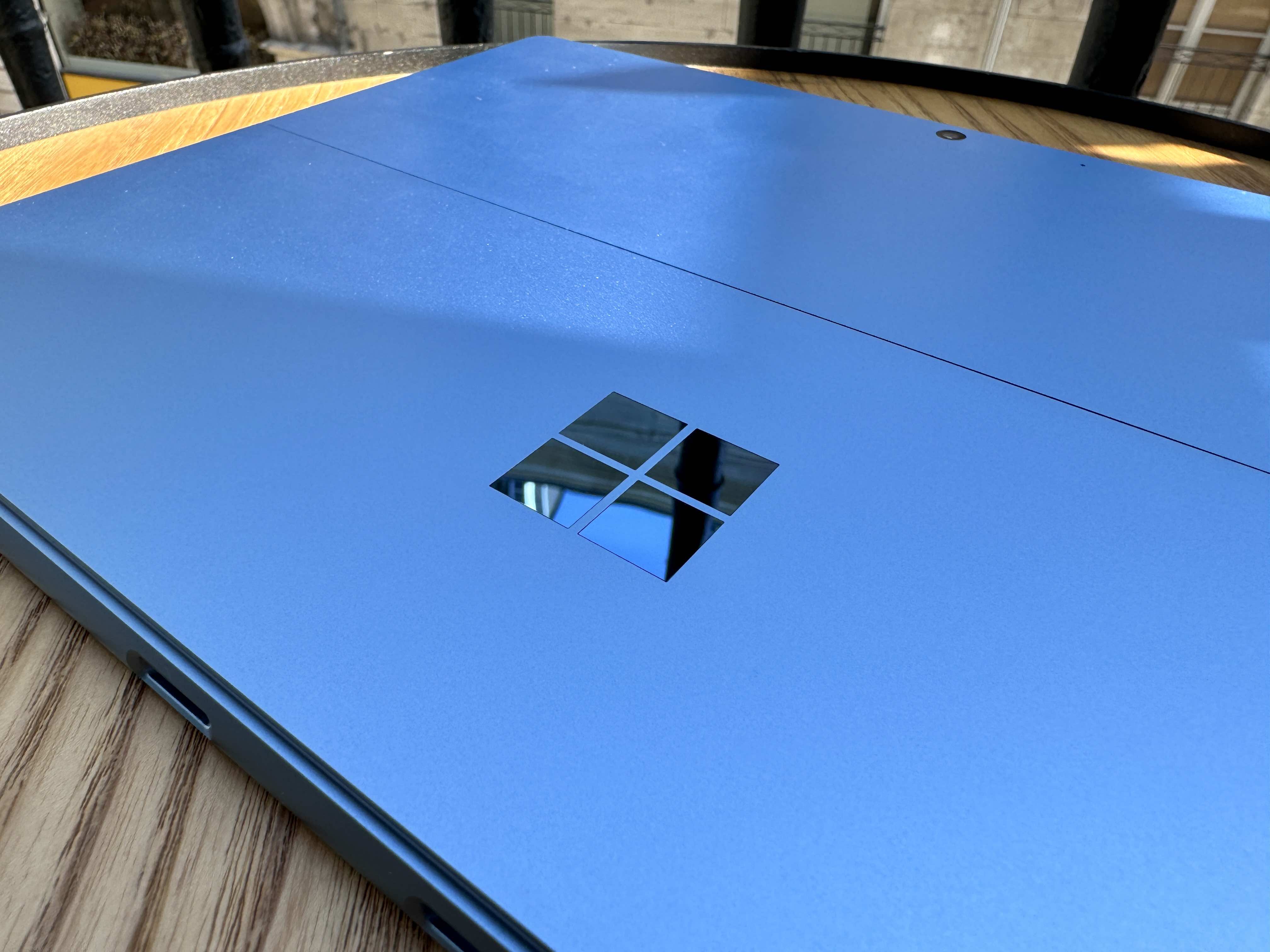 Microsoft préparerait de nouveaux Surface Copilot+ PC pour 2025 avec une grosse surprise