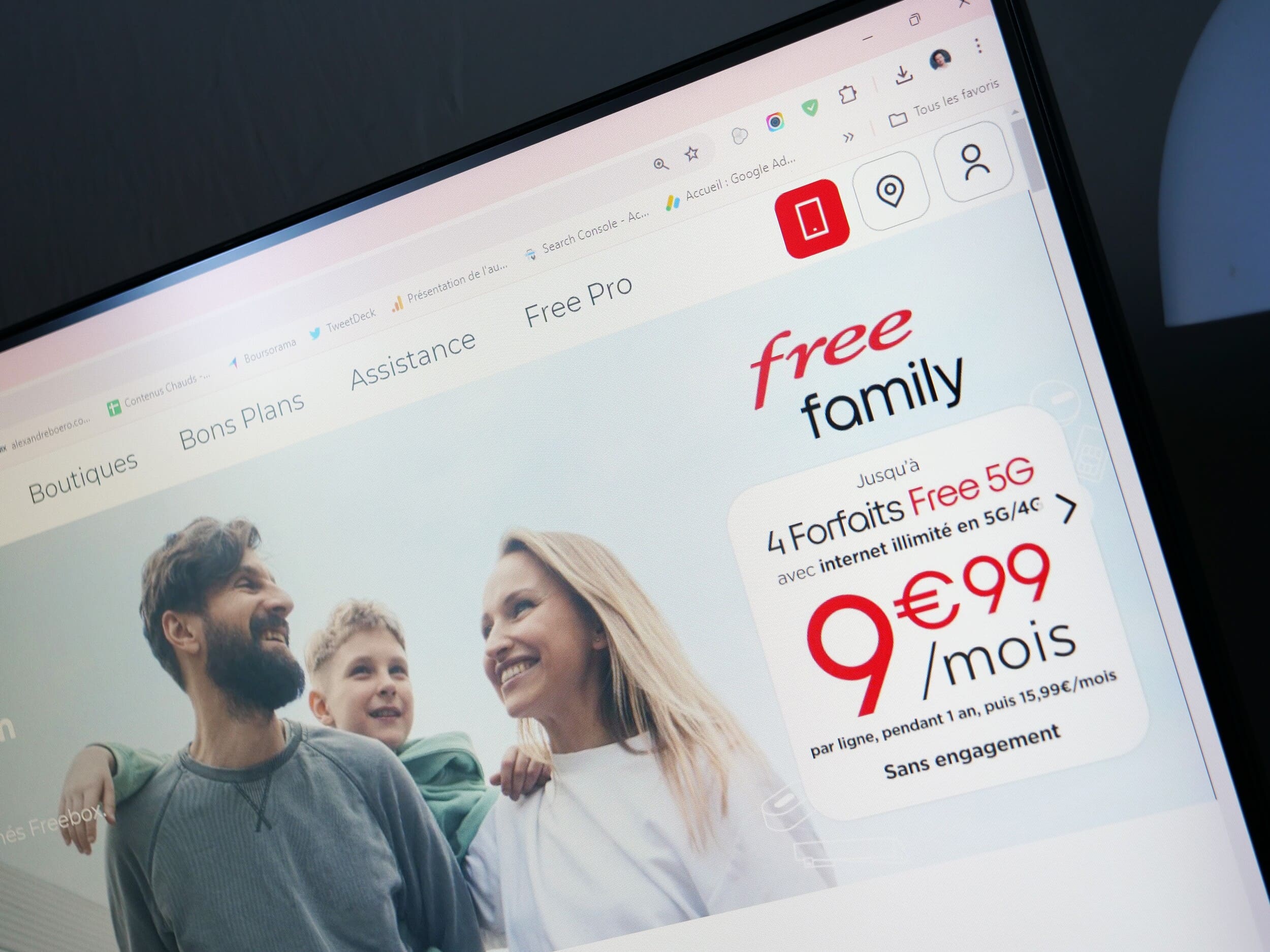 Free lance en fanfare Free Family, l'offre box et mobile illimitée combinée la moins chère de France