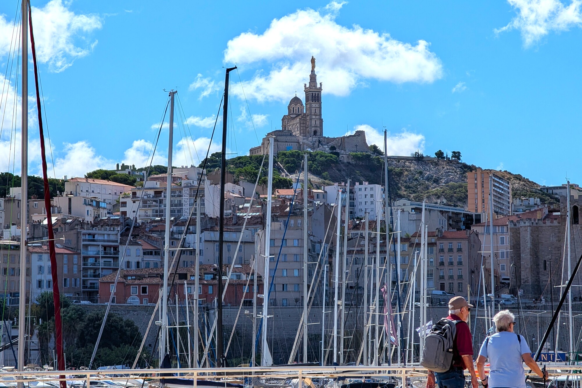 Marseille en guerre contre Airbnb : le maire est déterminé à imposer une restriction radicale