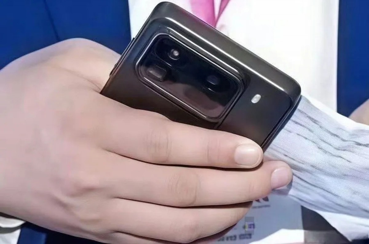 Le Xiaomi 15 Pro est déjà dans les mains du vice-président du fabricant !