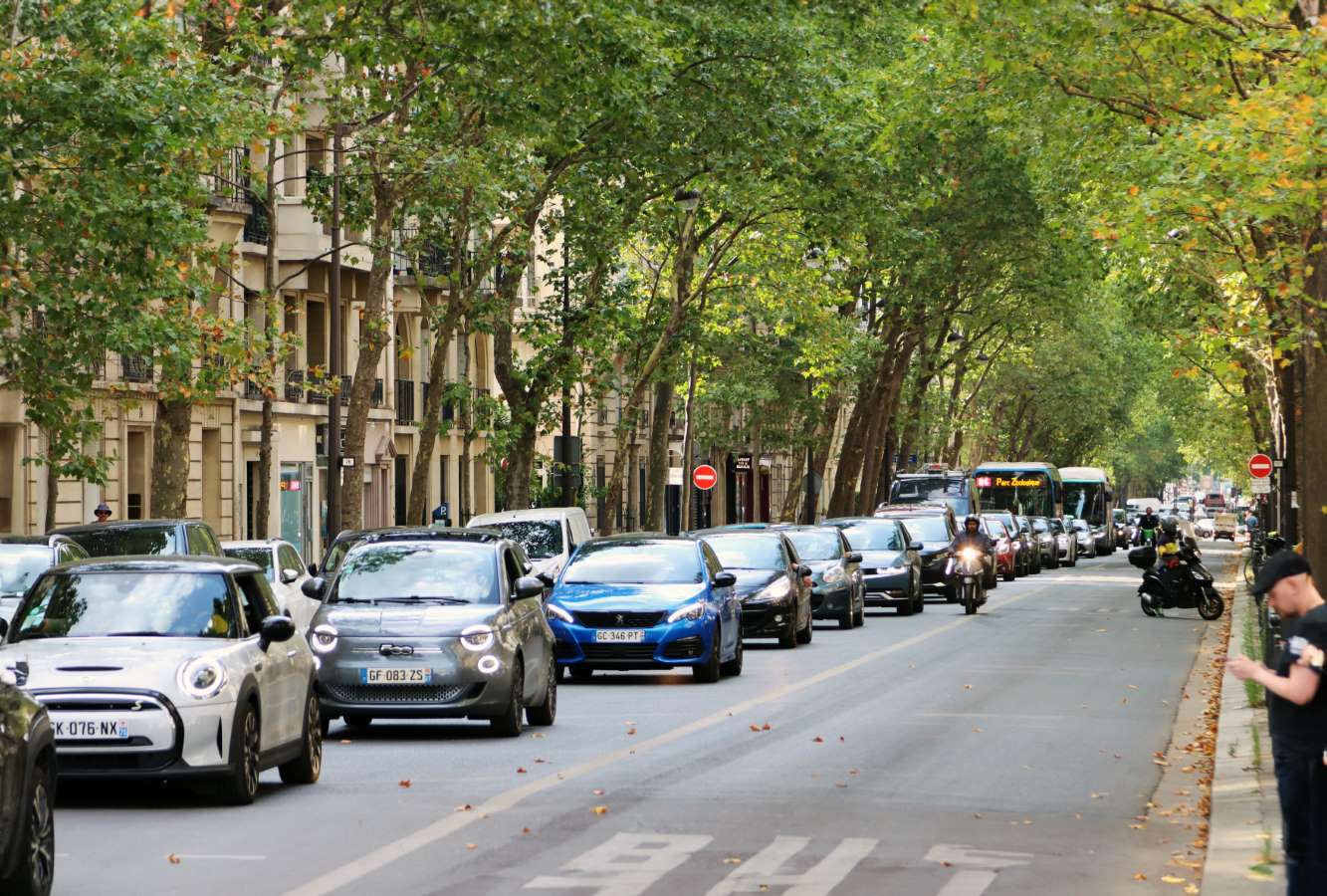 Paris serre la vis aux automobilistes : après la ZFE et les 30 km/h, au tour de la ZTL ! Qui est concerné et comment ça marche ?